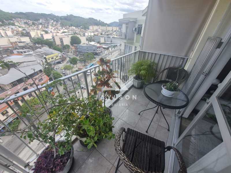 Apartamento à venda com 2 quartos, 70m² - Foto 3