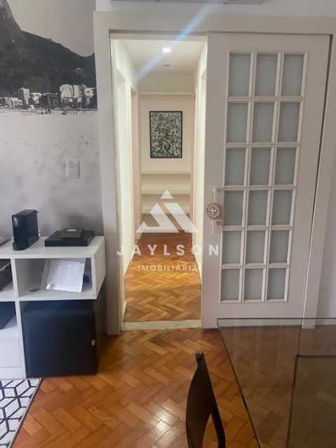 Apartamento à venda com 2 quartos, 70m² - Foto 4