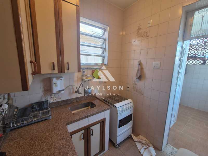 Apartamento à venda com 2 quartos, 65m² - Foto 17