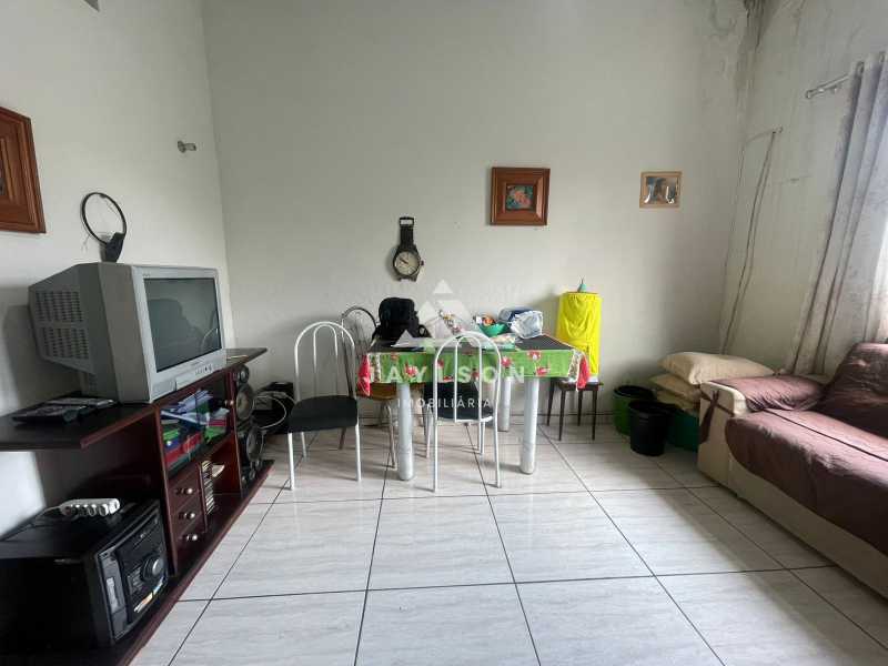 Casa à venda com 1 quarto, 42m² - Foto 2