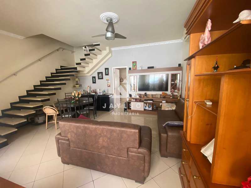 Casa de Vila à venda com 3 quartos, 220m² - Foto 2