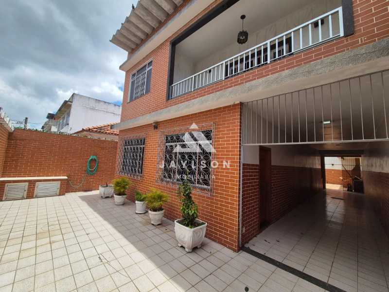 Casa à venda com 4 quartos, 260m² - Foto 1