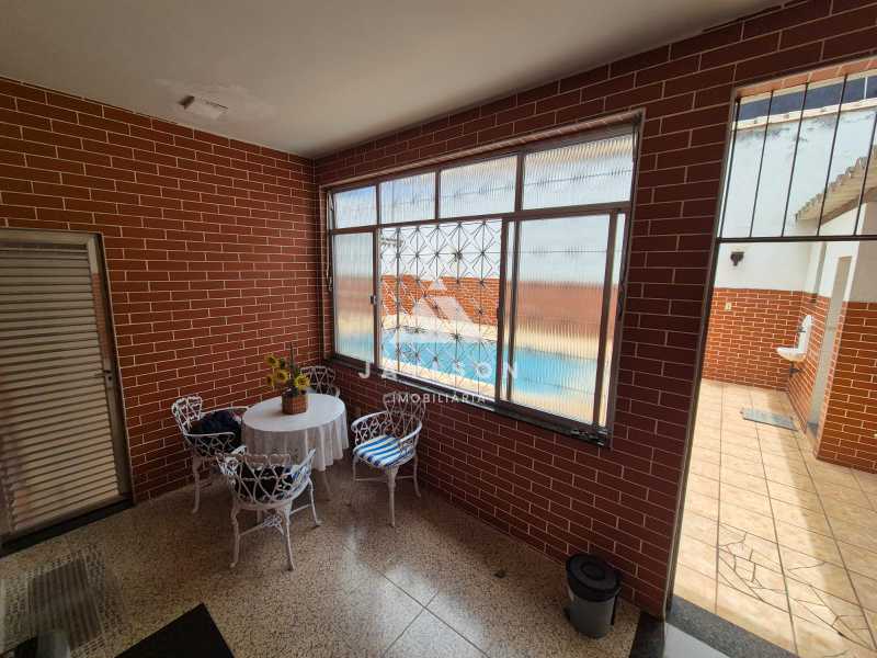 Casa à venda com 4 quartos, 260m² - Foto 2