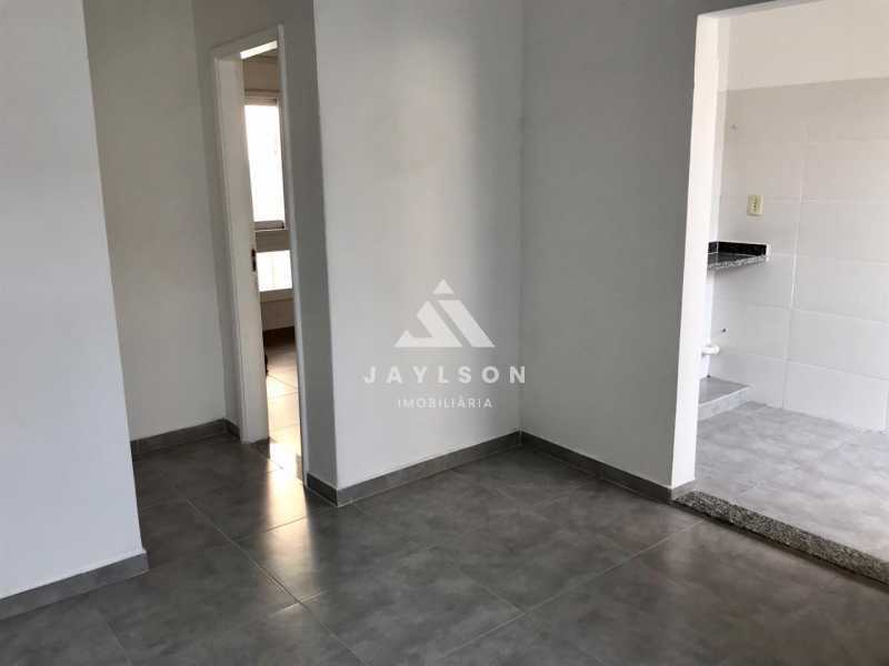 Apartamento à venda com 1 quarto, 34m² - Foto 2