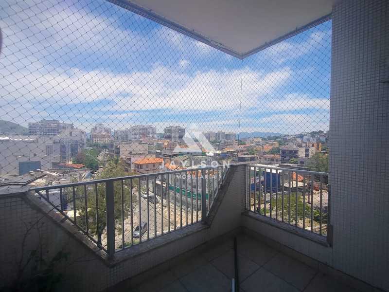 Apartamento à venda com 2 quartos, 68m² - Foto 2