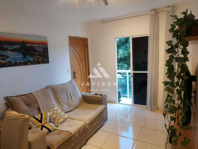 Apartamento à venda com 2 quartos, 64m² - Foto 2