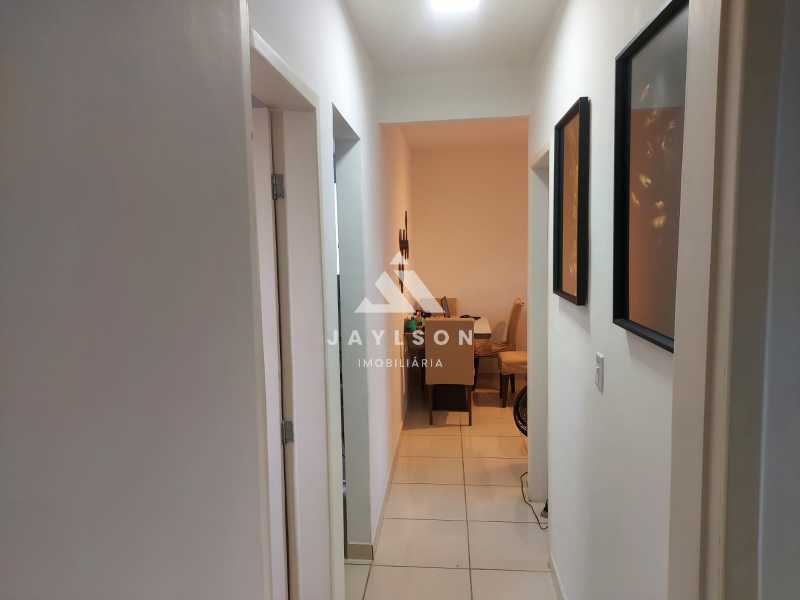 Apartamento à venda com 2 quartos, 64m² - Foto 3