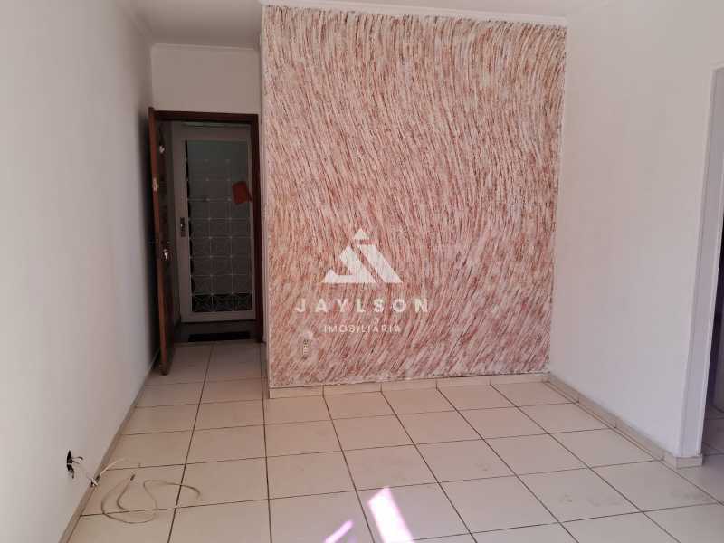 Apartamento à venda com 2 quartos, 64m² - Foto 2