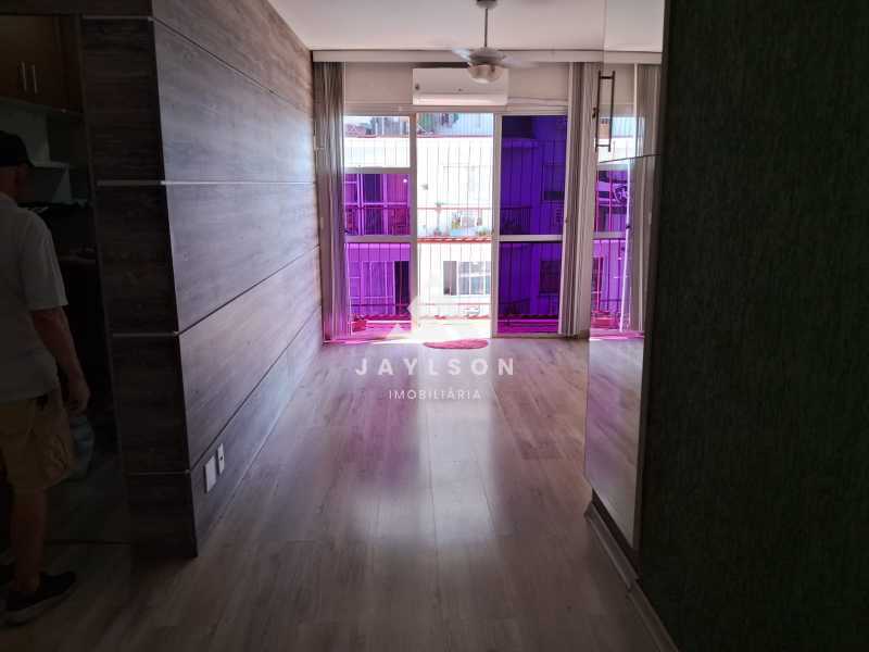 Apartamento à venda com 2 quartos, 72m² - Foto 3