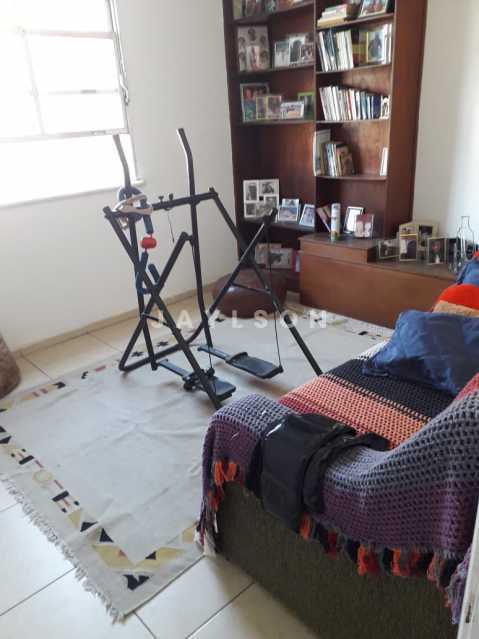 Apartamento à venda com 2 quartos, 68m² - Foto 2