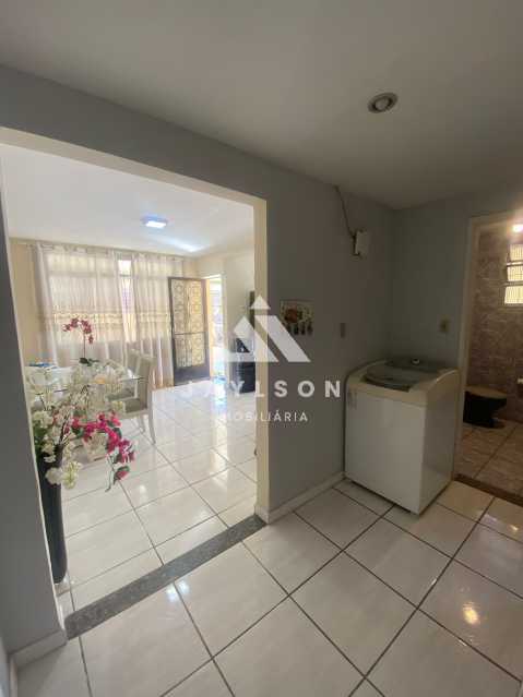 Casa à venda com 3 quartos, 219m² - Foto 4