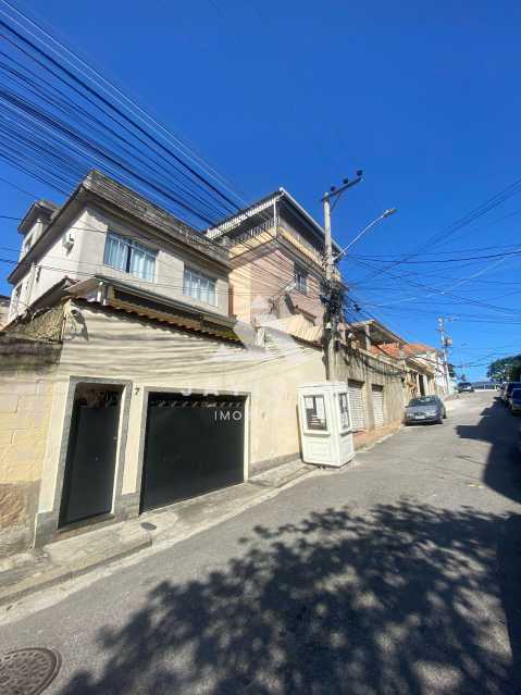 Casa à venda com 3 quartos, 219m² - Foto 1