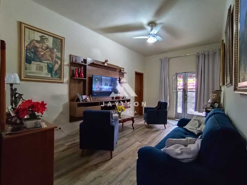 Casa à venda com 4 quartos, 262m² - Foto 2