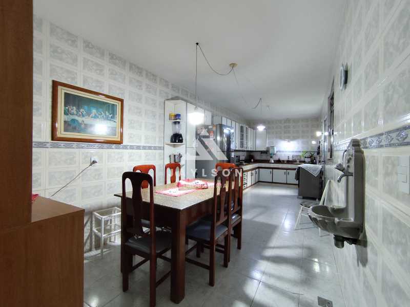 Casa à venda com 4 quartos, 262m² - Foto 16