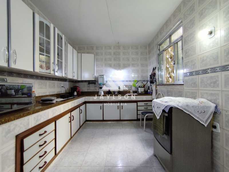 Casa à venda com 4 quartos, 262m² - Foto 18