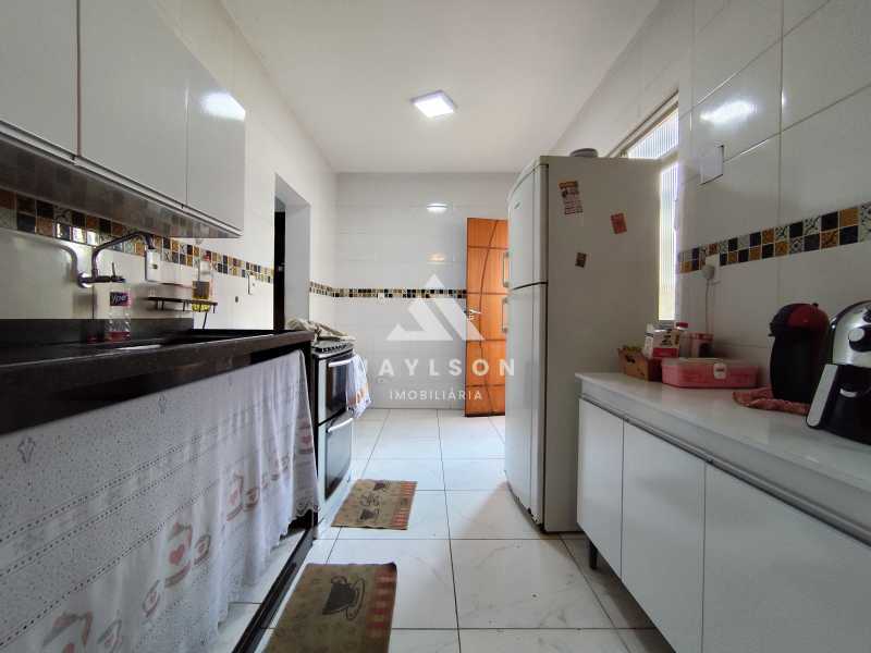 Casa à venda com 4 quartos, 262m² - Foto 27
