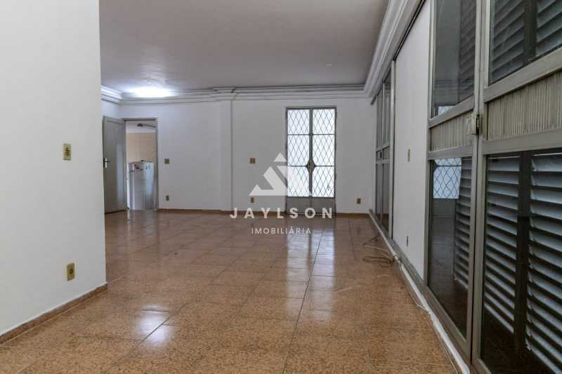 Casa à venda com 3 quartos, 318m² - Foto 1