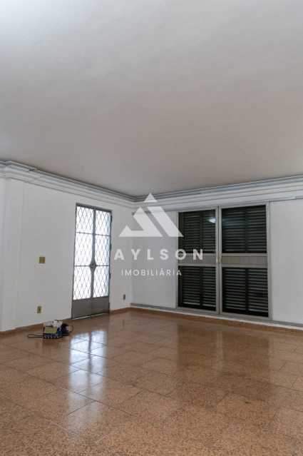 Casa à venda com 3 quartos, 318m² - Foto 4