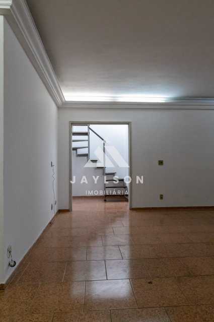 Casa à venda com 3 quartos, 318m² - Foto 5