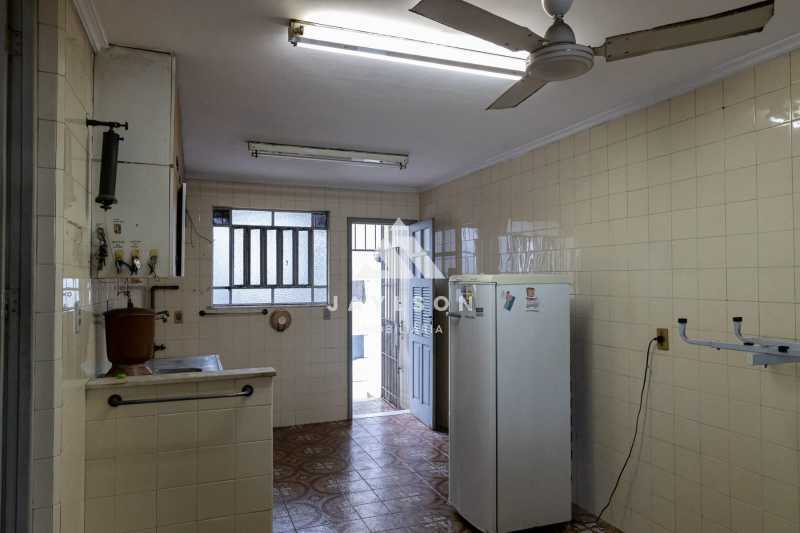 Casa à venda com 3 quartos, 318m² - Foto 17