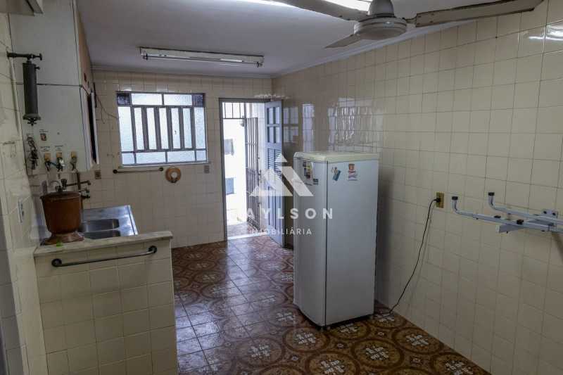 Casa à venda com 3 quartos, 318m² - Foto 18