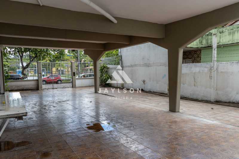 Casa à venda com 3 quartos, 318m² - Foto 30