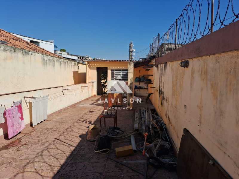 Casa à venda com 3 quartos, 234m² - Foto 30