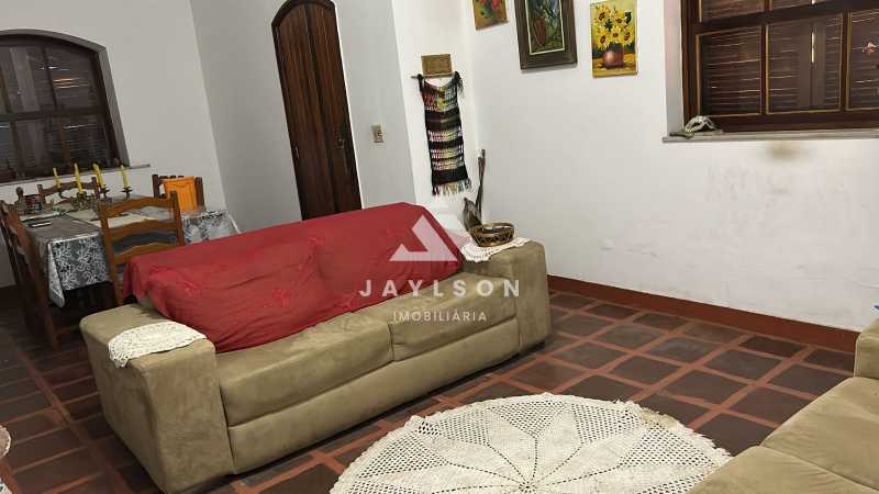 Casa à venda com 3 quartos, 234m² - Foto 1
