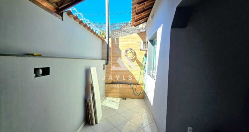 Casa à venda com 2 quartos, 90m² - Foto 3