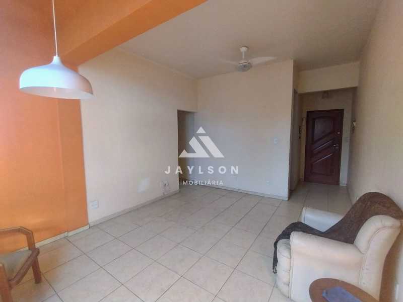 Apartamento à venda com 2 quartos, 75m² - Foto 3
