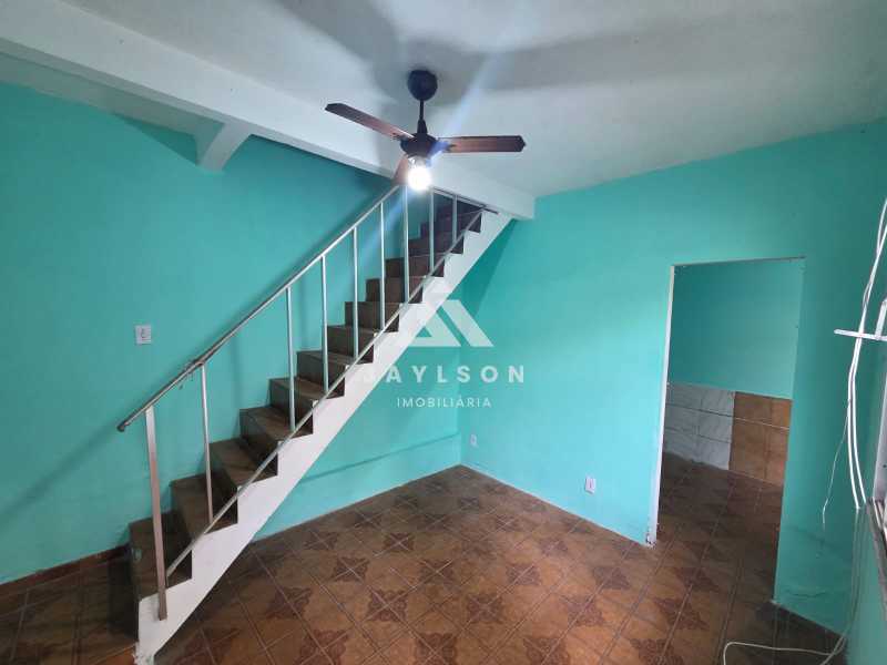 Casa de Vila à venda com 3 quartos, 90m² - Foto 2