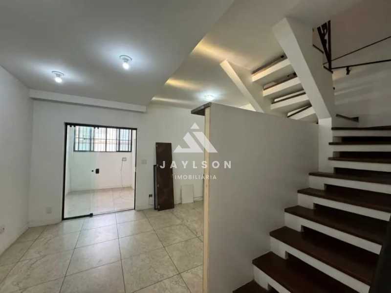 Casa à venda com 4 quartos, 200m² - Foto 3