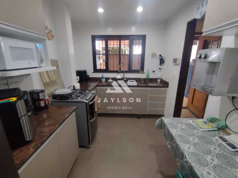 Casa à venda com 4 quartos, 200m² - Foto 15
