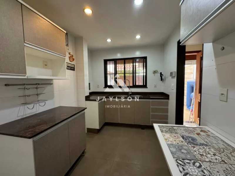 Casa à venda com 4 quartos, 200m² - Foto 16