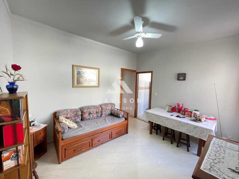 Apartamento à venda com 2 quartos, 76m² - Foto 2
