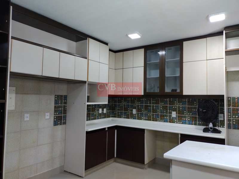 Casa à venda com 3 quartos, 300m² - Foto 2