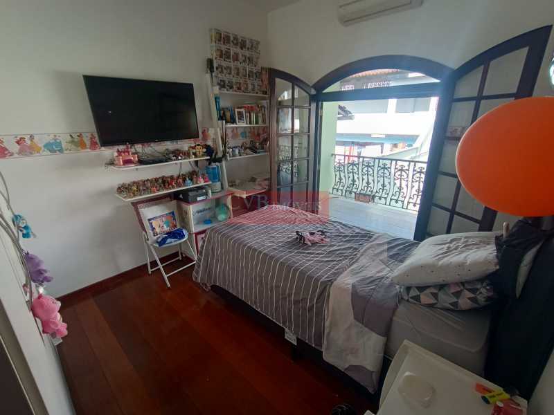 Casa de Condomínio à venda com 3 quartos, 250m² - Foto 15