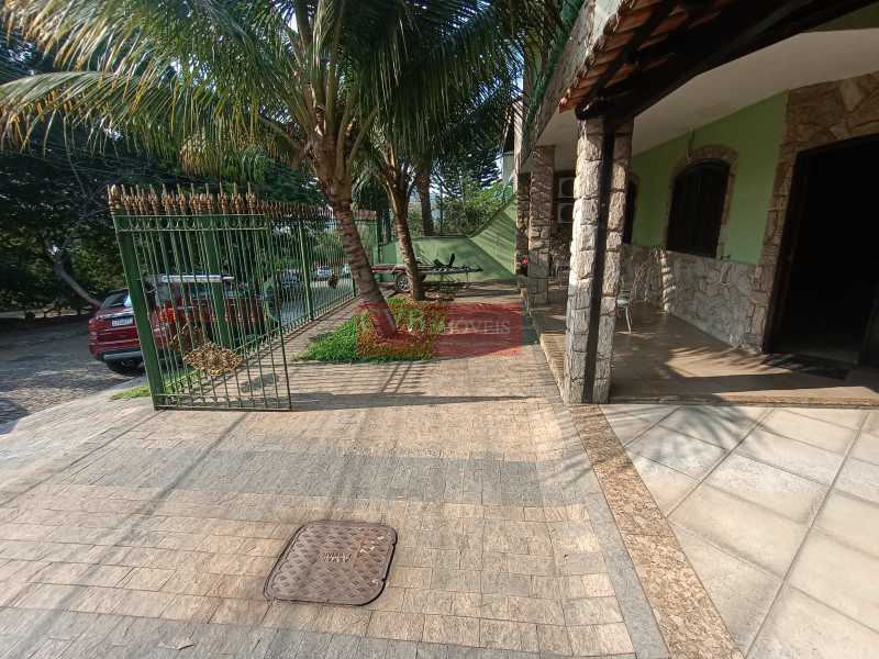 Casa de Condomínio à venda com 3 quartos, 250m² - Foto 3