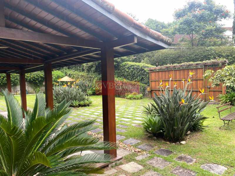 Casa de Condomínio à venda com 4 quartos, 225m² - Foto 13